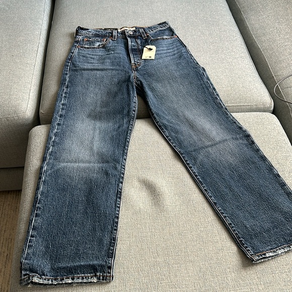 New with Tags! Levi’s Ribcage Angle Straight Size 28x27! - Picture 2 of 5